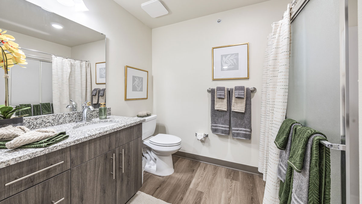 Belmont Gardens bathroomroomroom